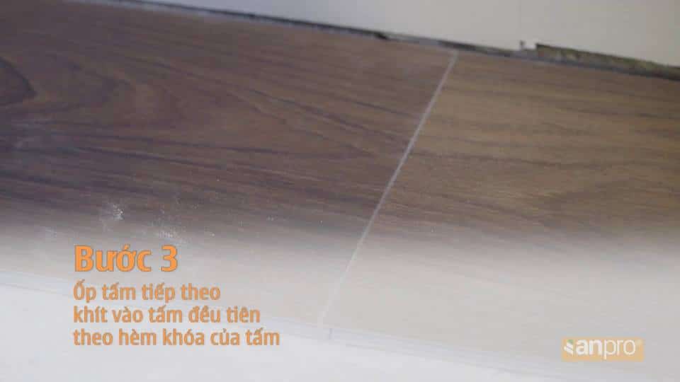 Ốp tấm tiếp theo khít tấm đầu tiên theo hòm khoấ Ốp tấm tiếp theo khít tấm đầu tiên theo hòm khoấ