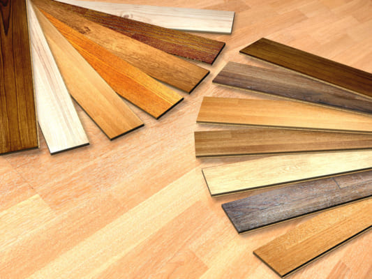 san go cong nghiep 533x400 - So sánh sàn gỗ và sàn nhựa giả gỗ, ưu nhược điểm của từng loại