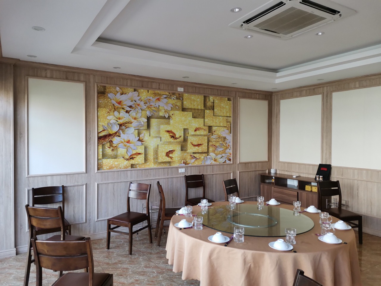 Tam op AnPro 2 - A beautiful modern restaurant design with wood grain wall panels