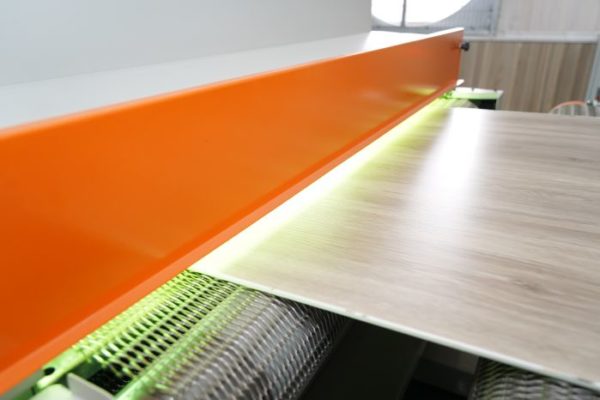 Anh 1 Phu UV anpro 600x400 - Why UV Coating is important for SPC Flooring?